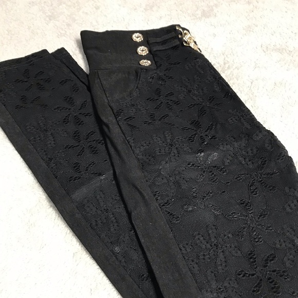NEW Black Slant Lace Stretchy Capri Pants - Picture 3 of 8